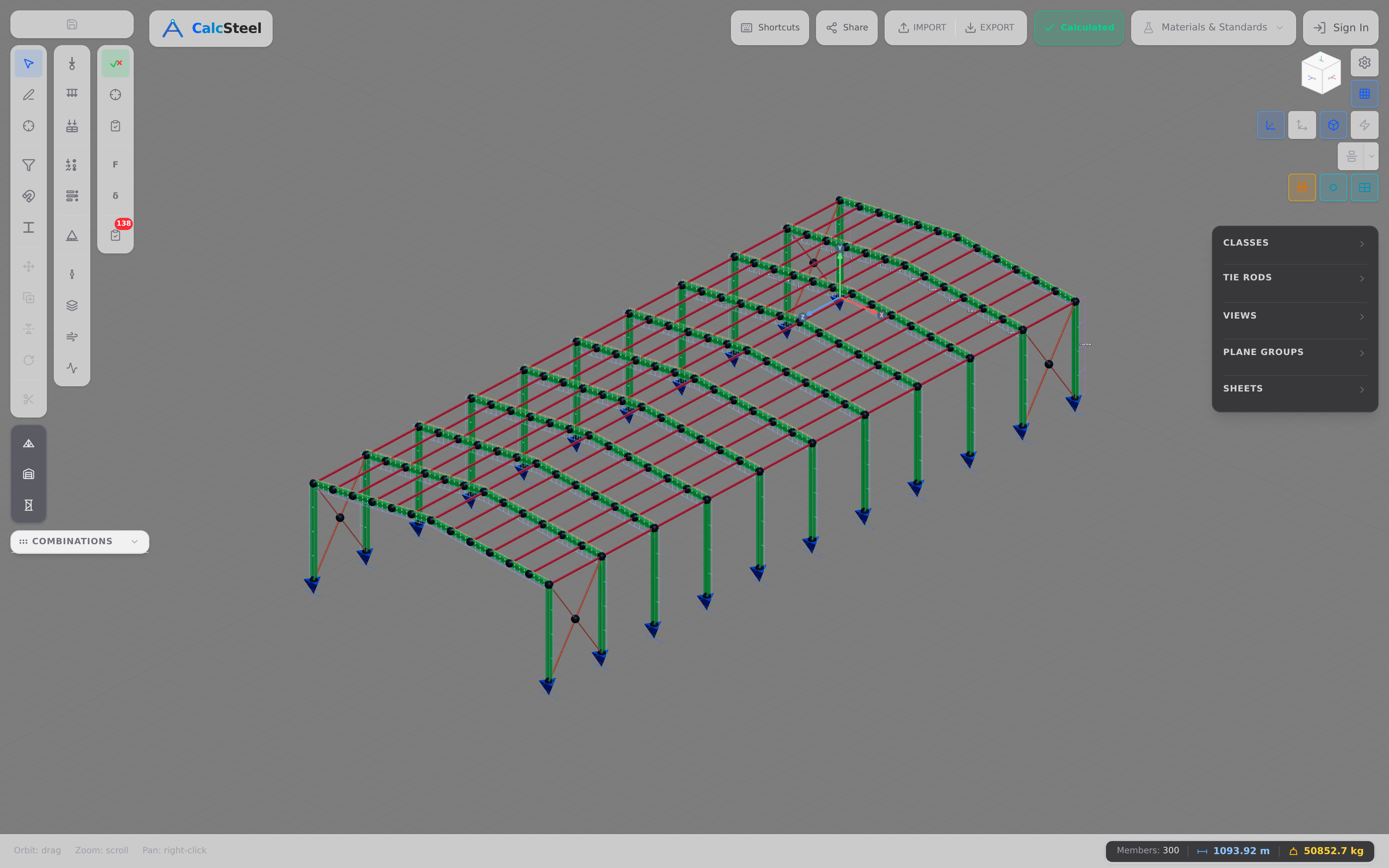 Une vue de l'éditeur 3D de CalcSteel de l'entrepôt en portique avec les éléments teintés par taux d'utilisation sous la combinaison de charge de vent. Les mi-portées des arbalétriers affichent une faible utilisation en couleurs froides, tandis que les liaisons du jarret à l'égout, les poteaux et les pieds de poteau rayonnent en couleurs chaudes de forte utilisation, montrant que la combinaison de vent sollicite les liaisons et le pied plutôt que la poutre.