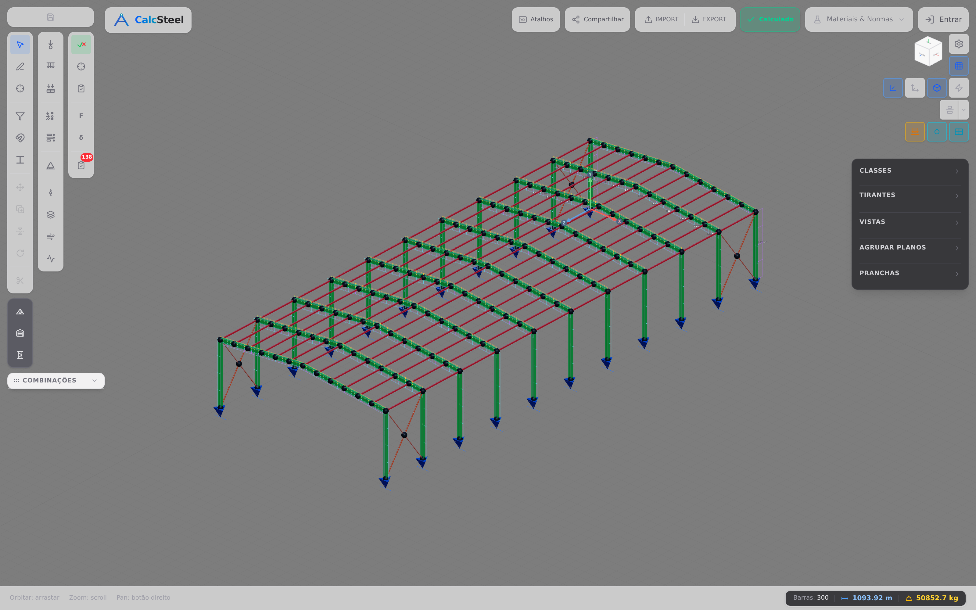 Uma vista do editor 3D do CalcSteel do galpão em pórtico com as barras sombreadas por utilização sob a combinação de carga de vento. Os meios de vão das vigas de cobertura mostram baixa utilização em cores frias, enquanto as ligações de joelho no beiral, os pilares e as bases dos pilares brilham em cores quentes de alta utilização, mostrando que a combinação de vento solicita as ligações e a base em vez da viga.
