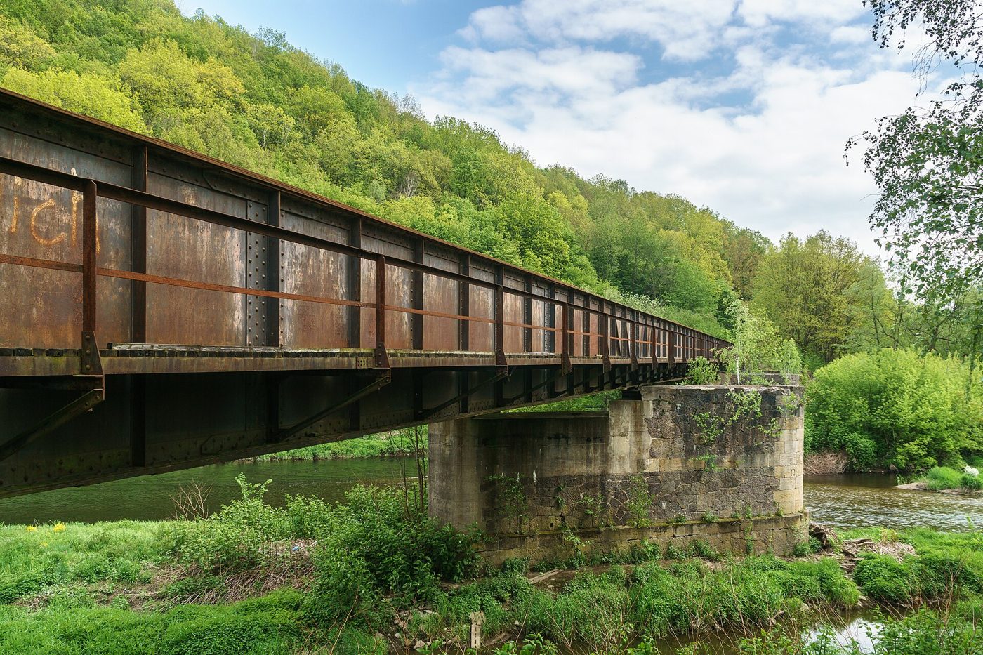 Riveted railway plate girder with vertical web stiffeners