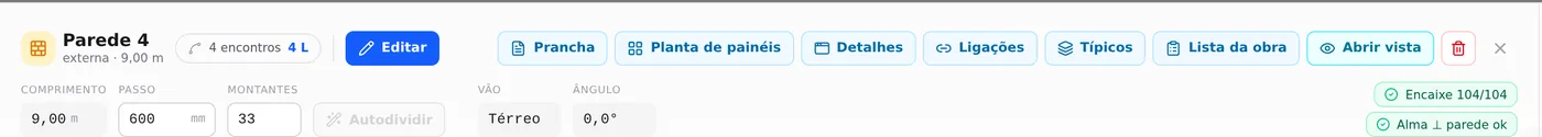 Painel da parede com comprimento, passo, montantes, vão, ângulo e os selos de conferência